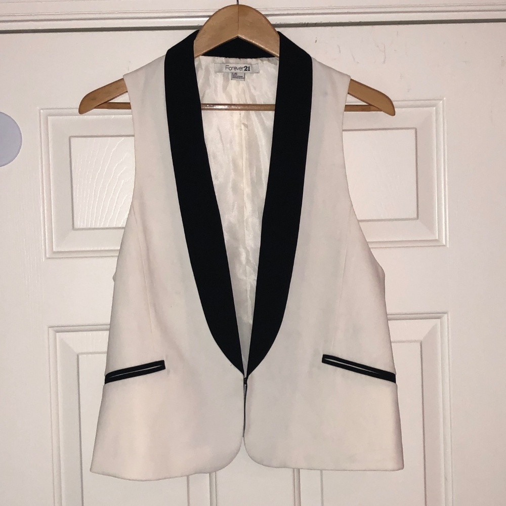 Black/White FOREVER 21 Tuxedo Vest Sz L
